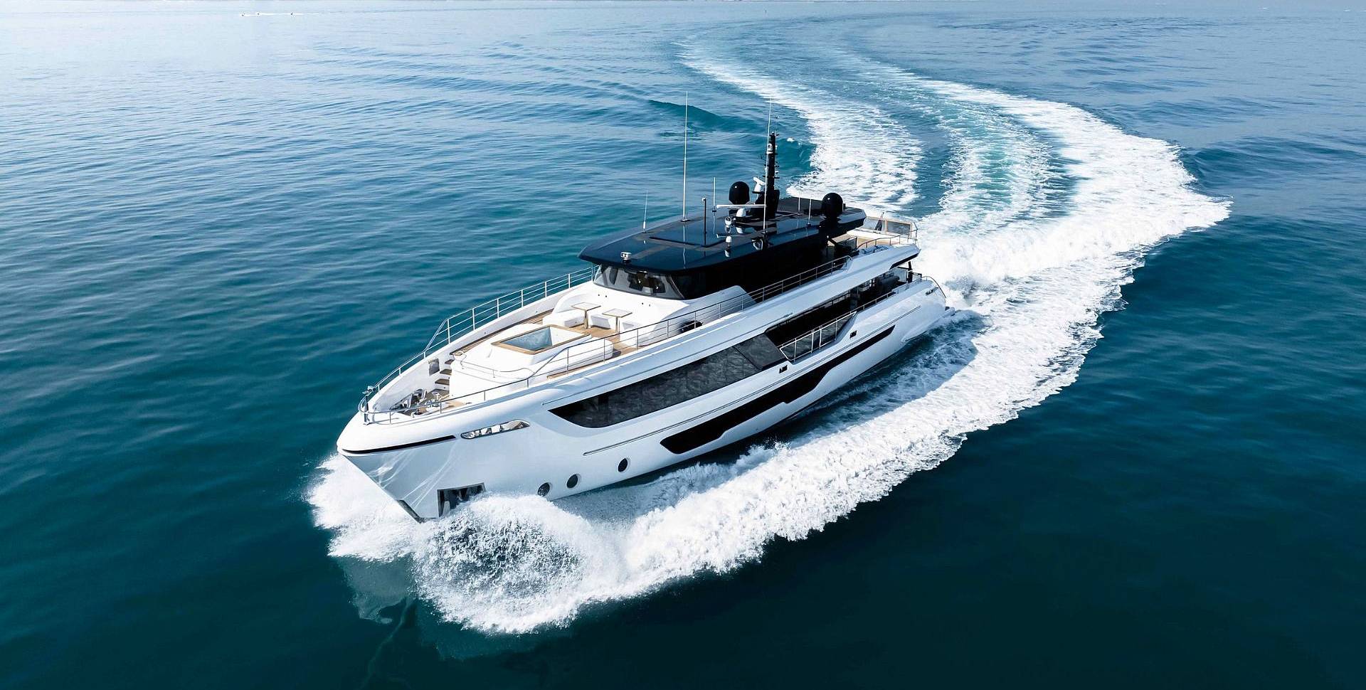 Majesty 111 yacht