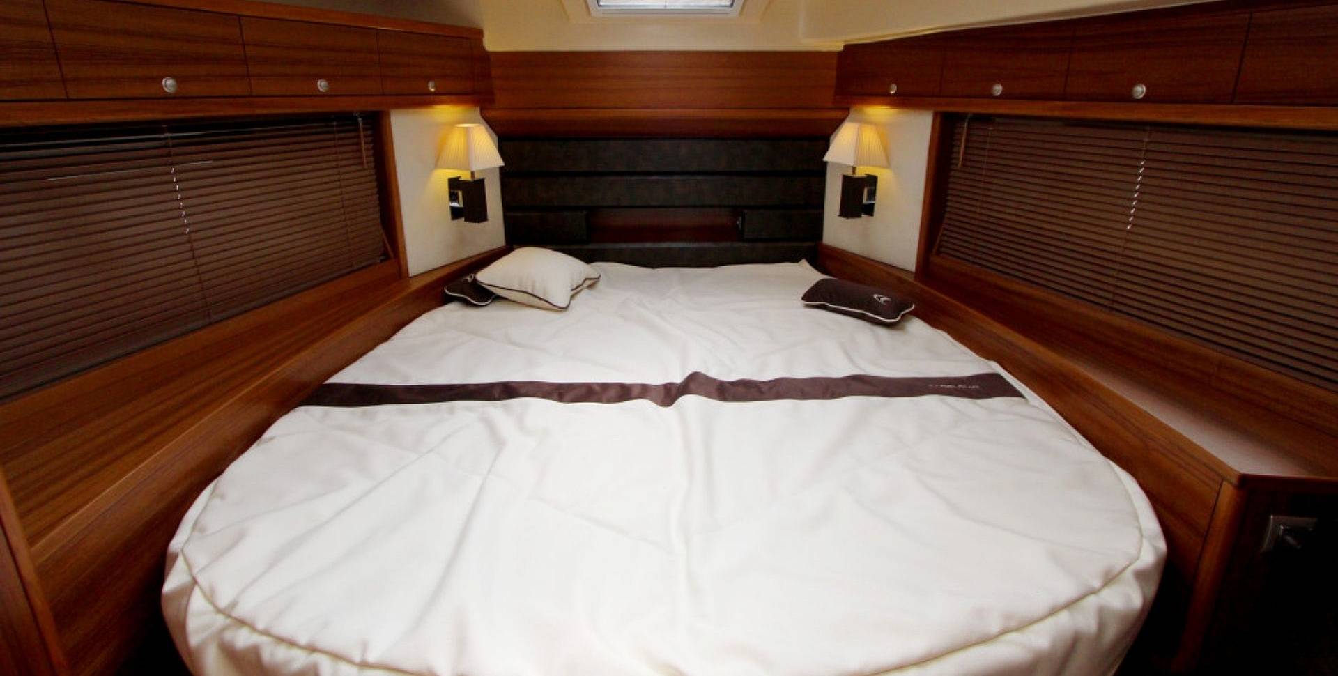 Escape 1155 Voyage yacht