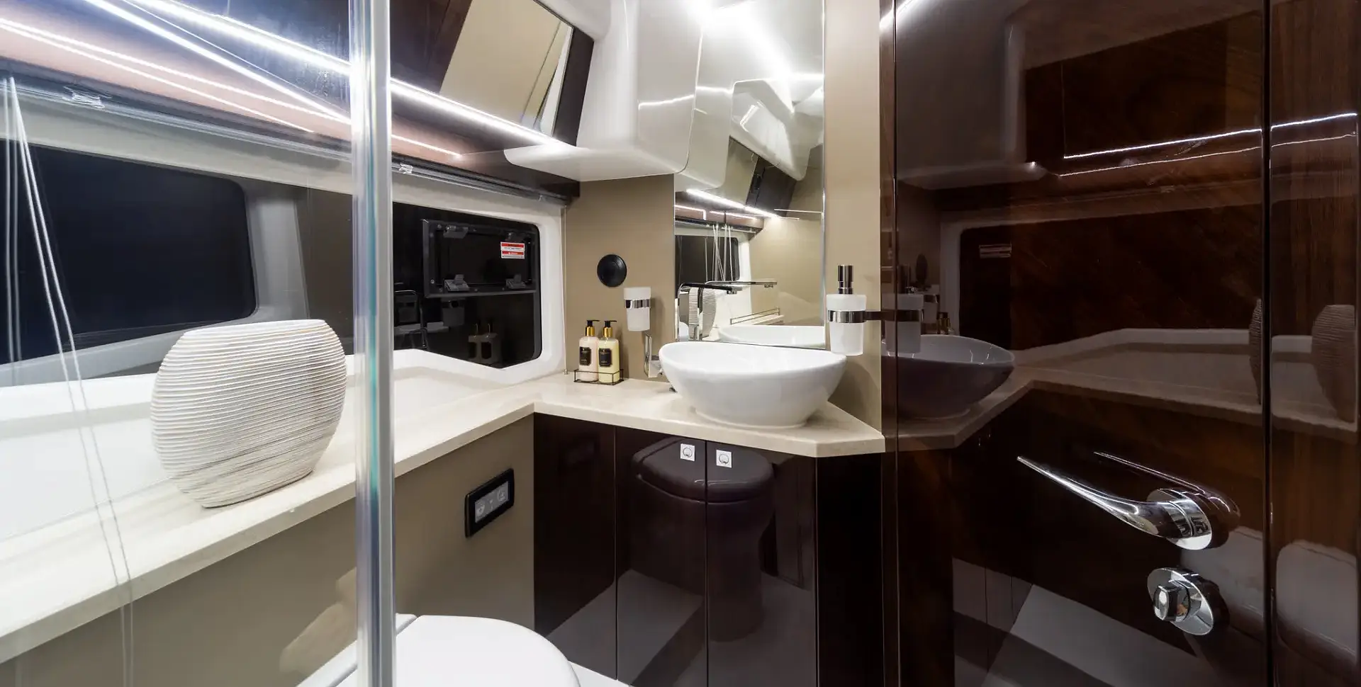 GALEON 410 HTC yacht