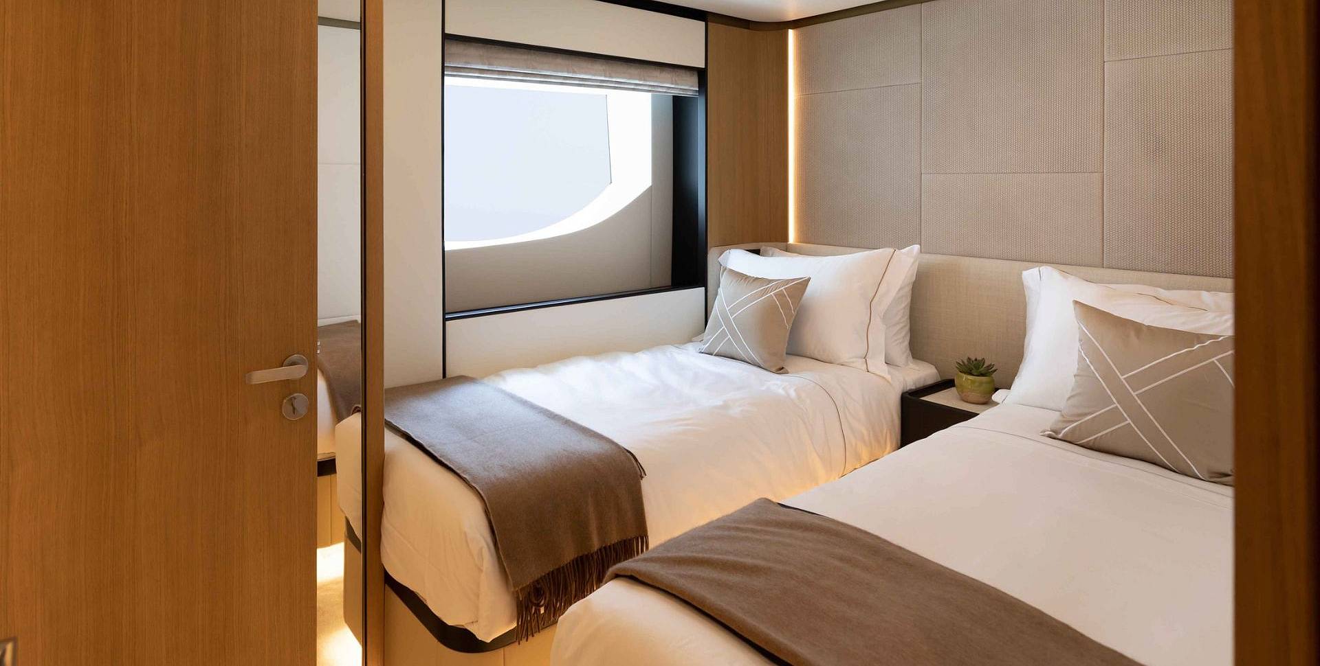 Majesty 111 yacht