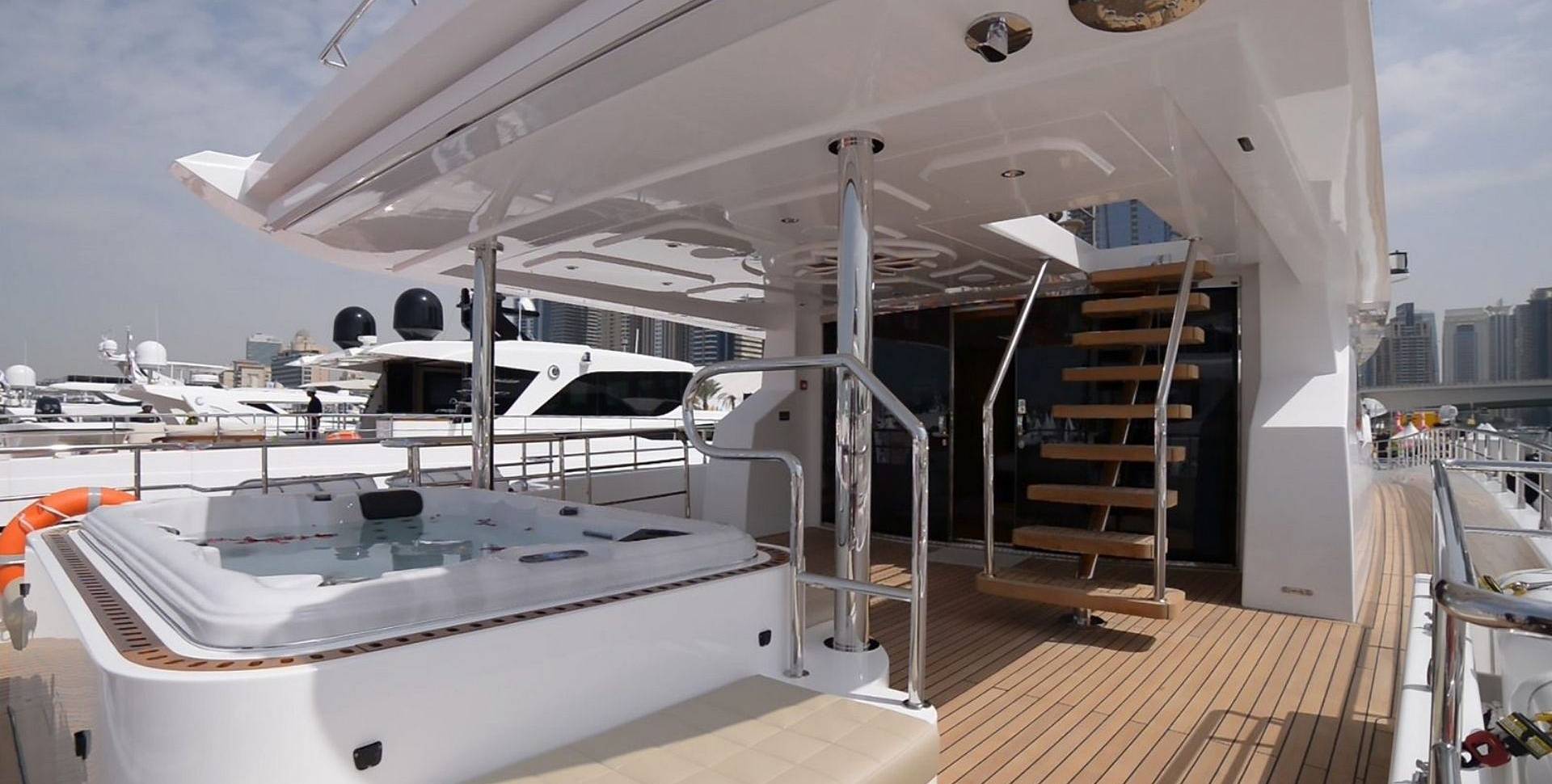 Majesty 110 yacht