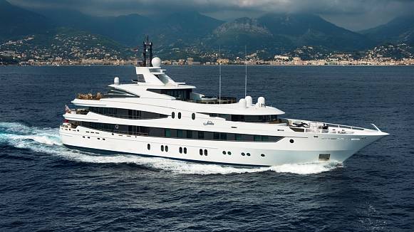 AHS yacht