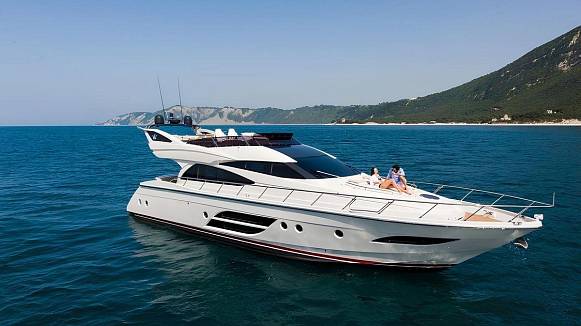 DOMINATOR 640 S yacht