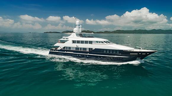 LADY AZUL yacht