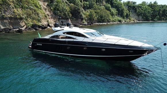 Sunseeker Predator 72 yacht