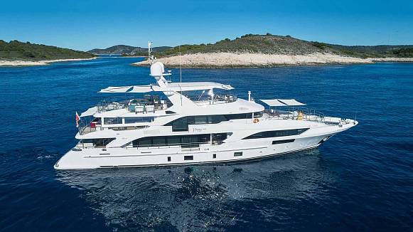 HAPPY ME yacht
