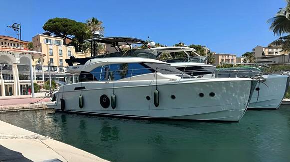 BENETEAU MC6 yacht