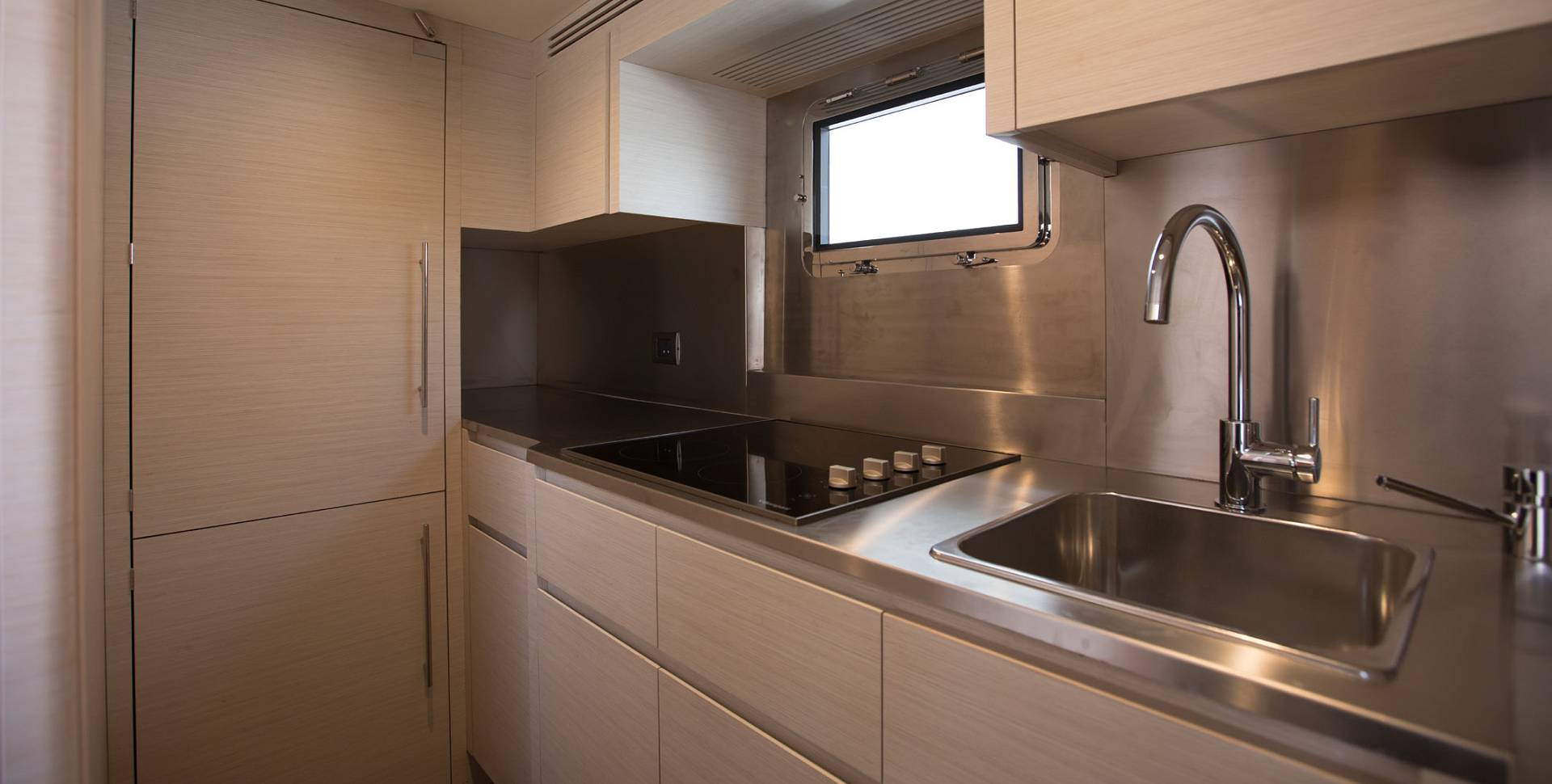 Nomad 70 SUV yacht