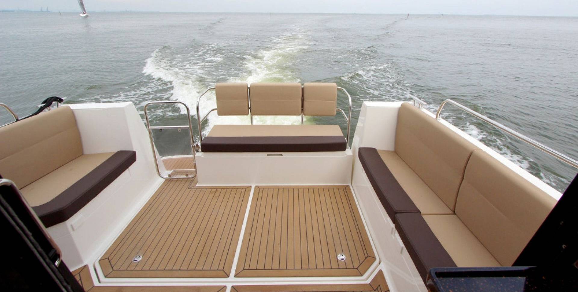 Escape 1155 Voyage yacht