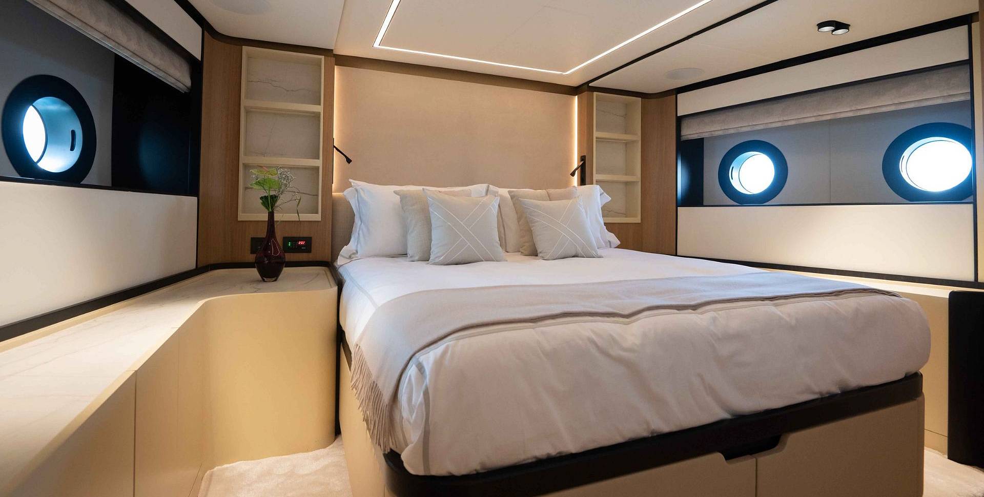 Majesty 111 yacht