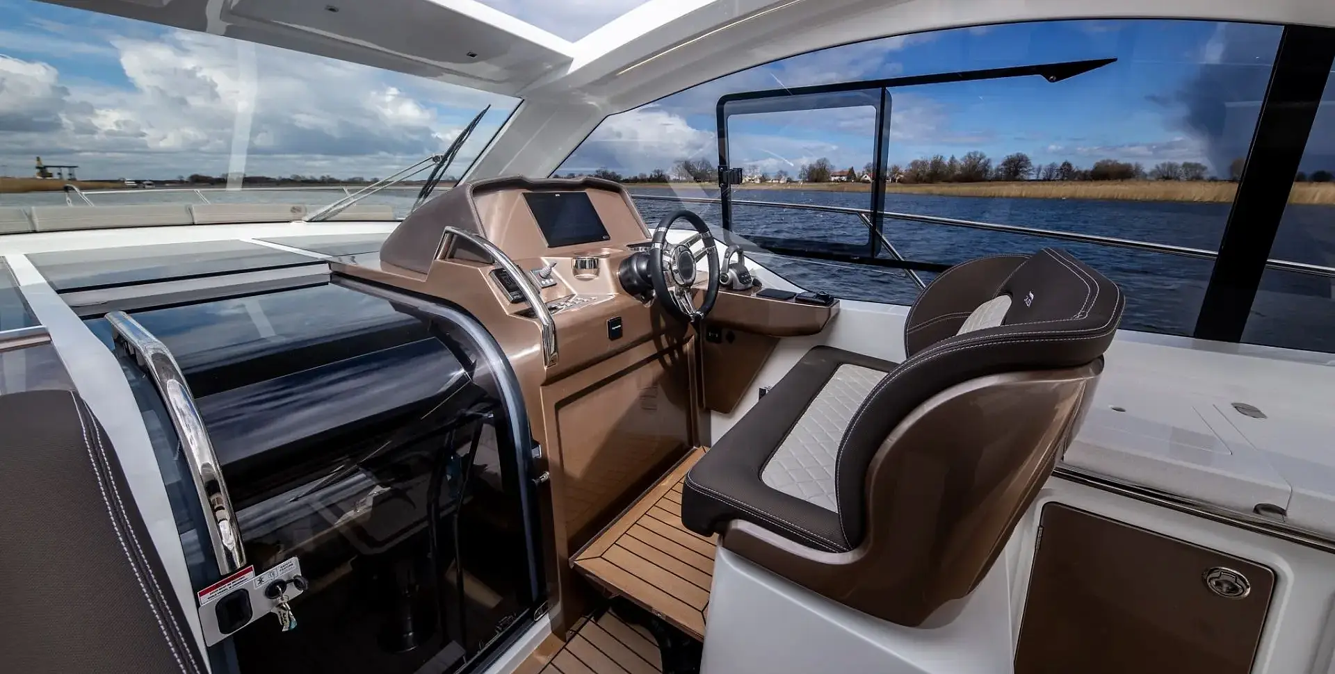 GALEON 405 HTS yacht