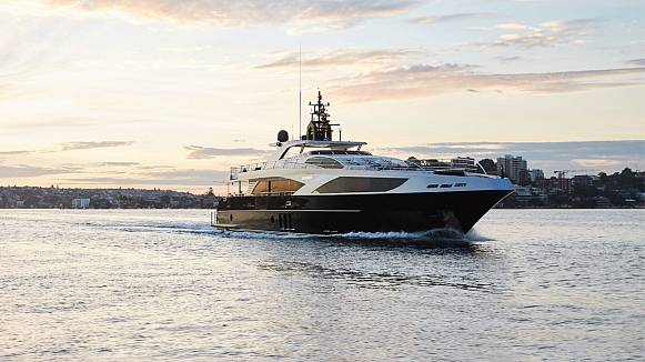 Majesty 122 yacht