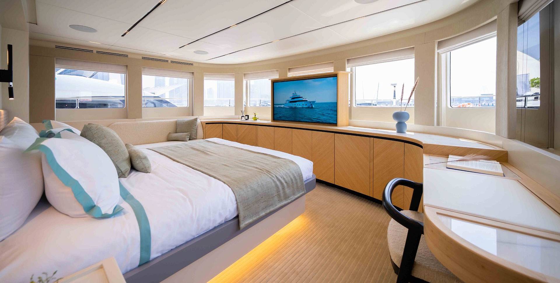 Nomad 101 yacht