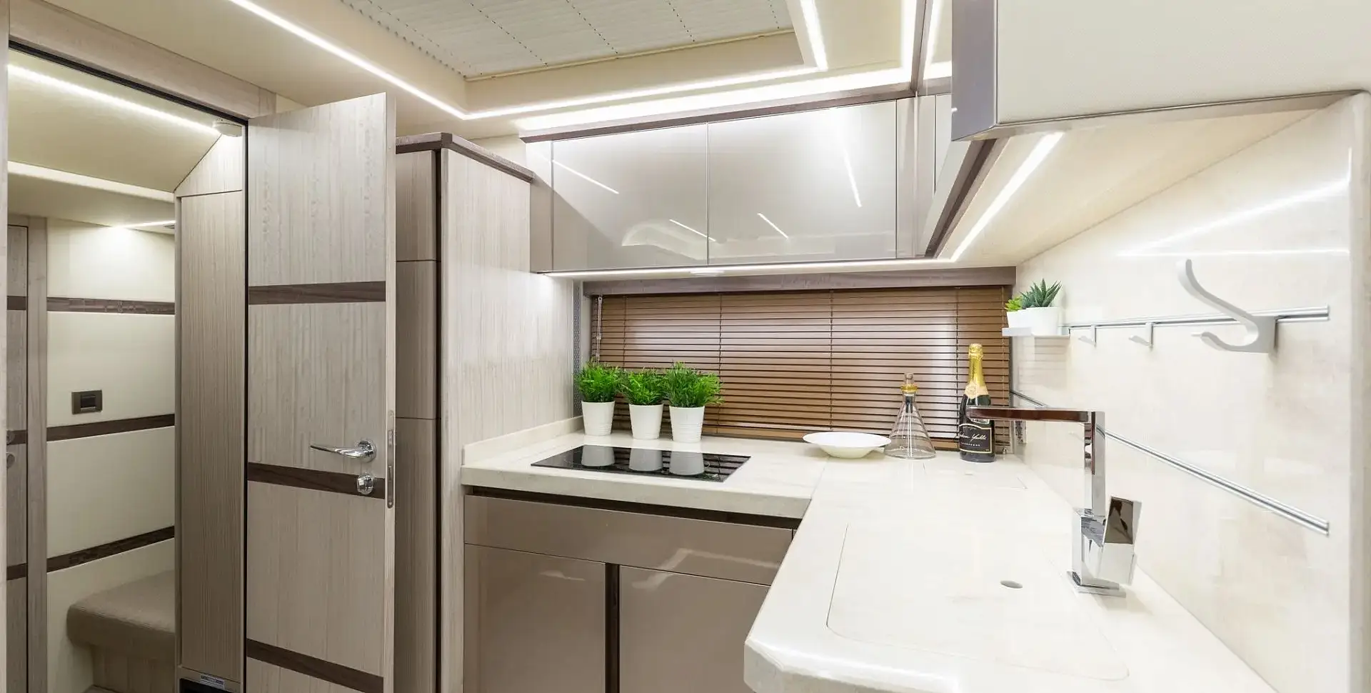 GALEON 405 HTS yacht