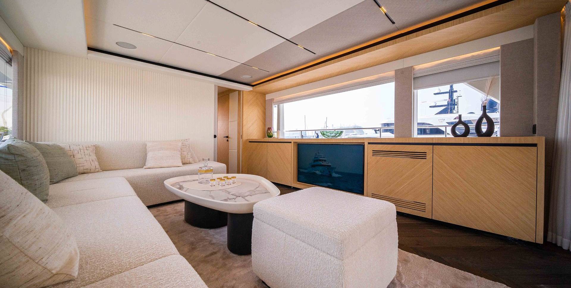 Nomad 101 yacht