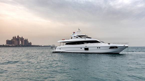Majesty 90 yacht