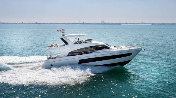 Majesty 62 yacht