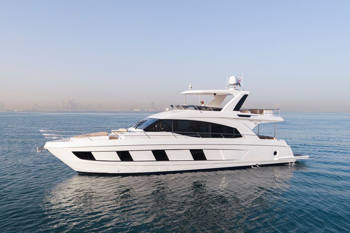 Majesty 62 yacht