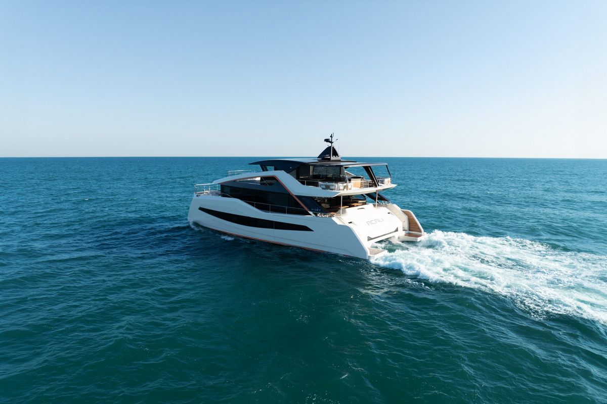 WIDERCAT 92 yacht