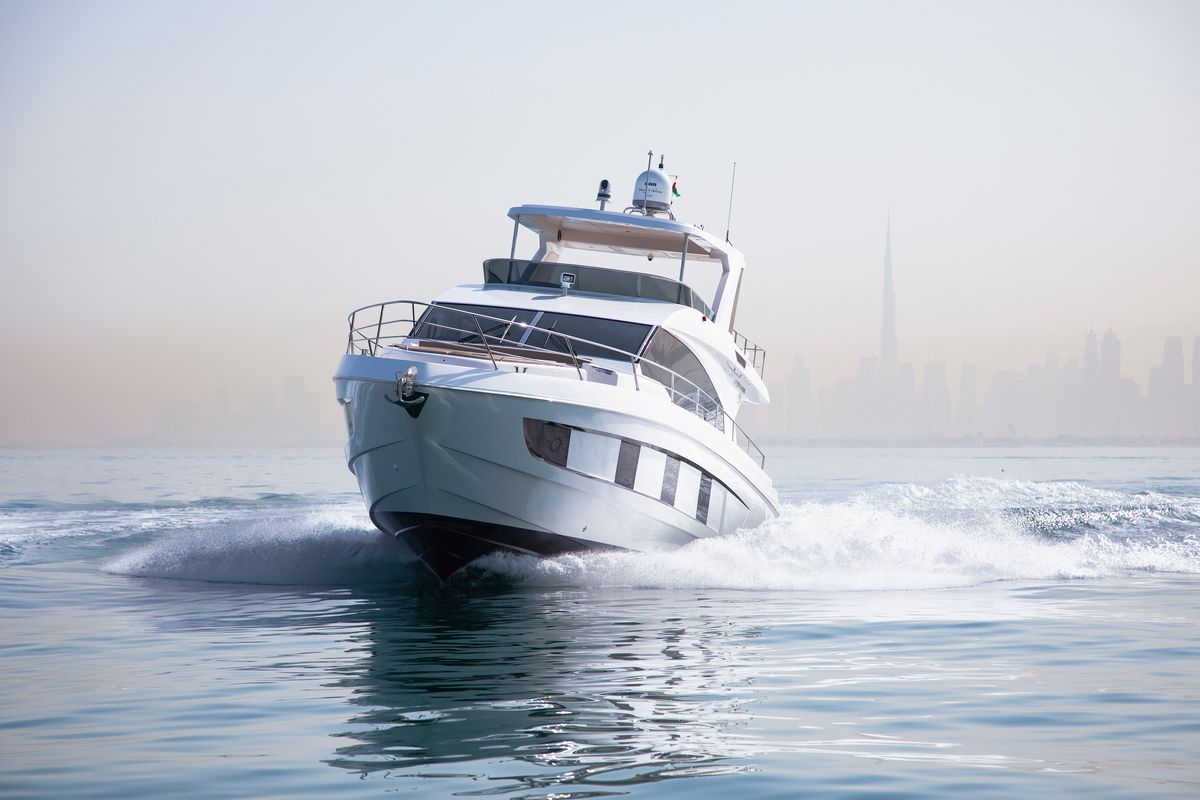 Majesty 62 yacht