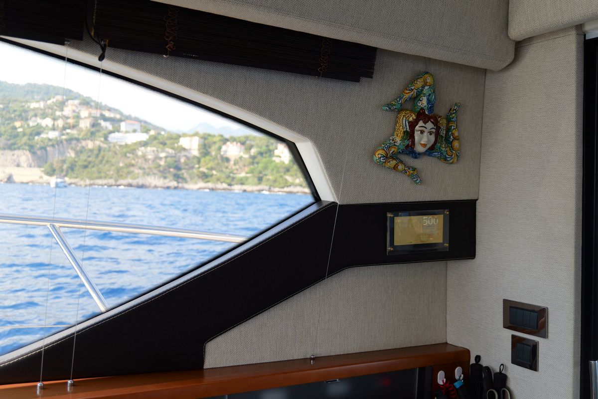 PRESTIGE 620 yacht