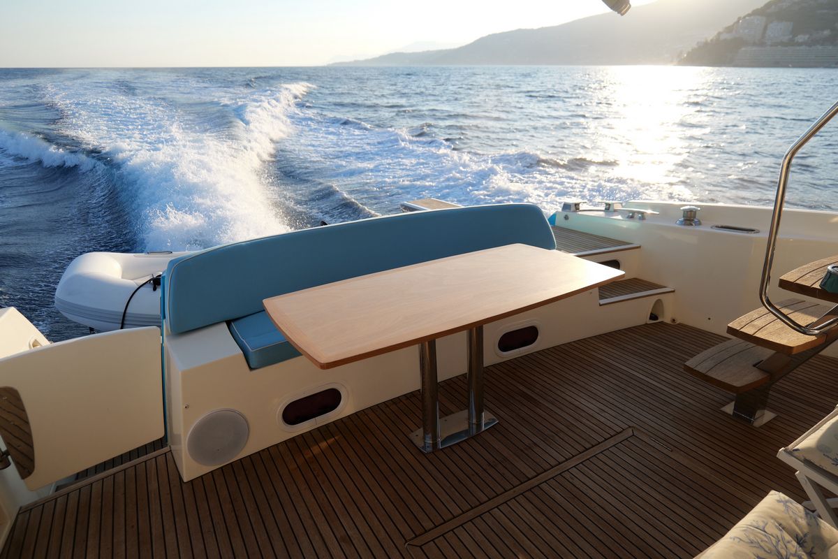 PRESTIGE 620 yacht