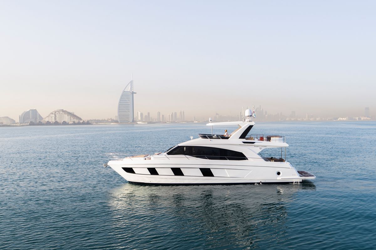 Majesty 62 yacht