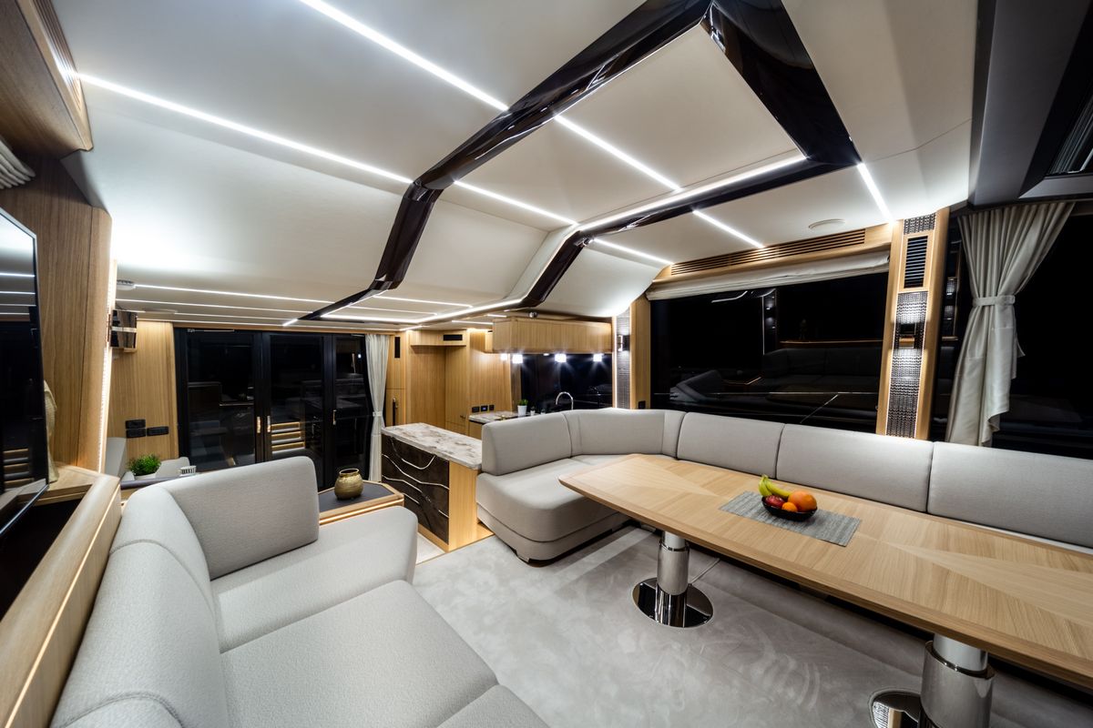 Galeon 680 FLY yacht