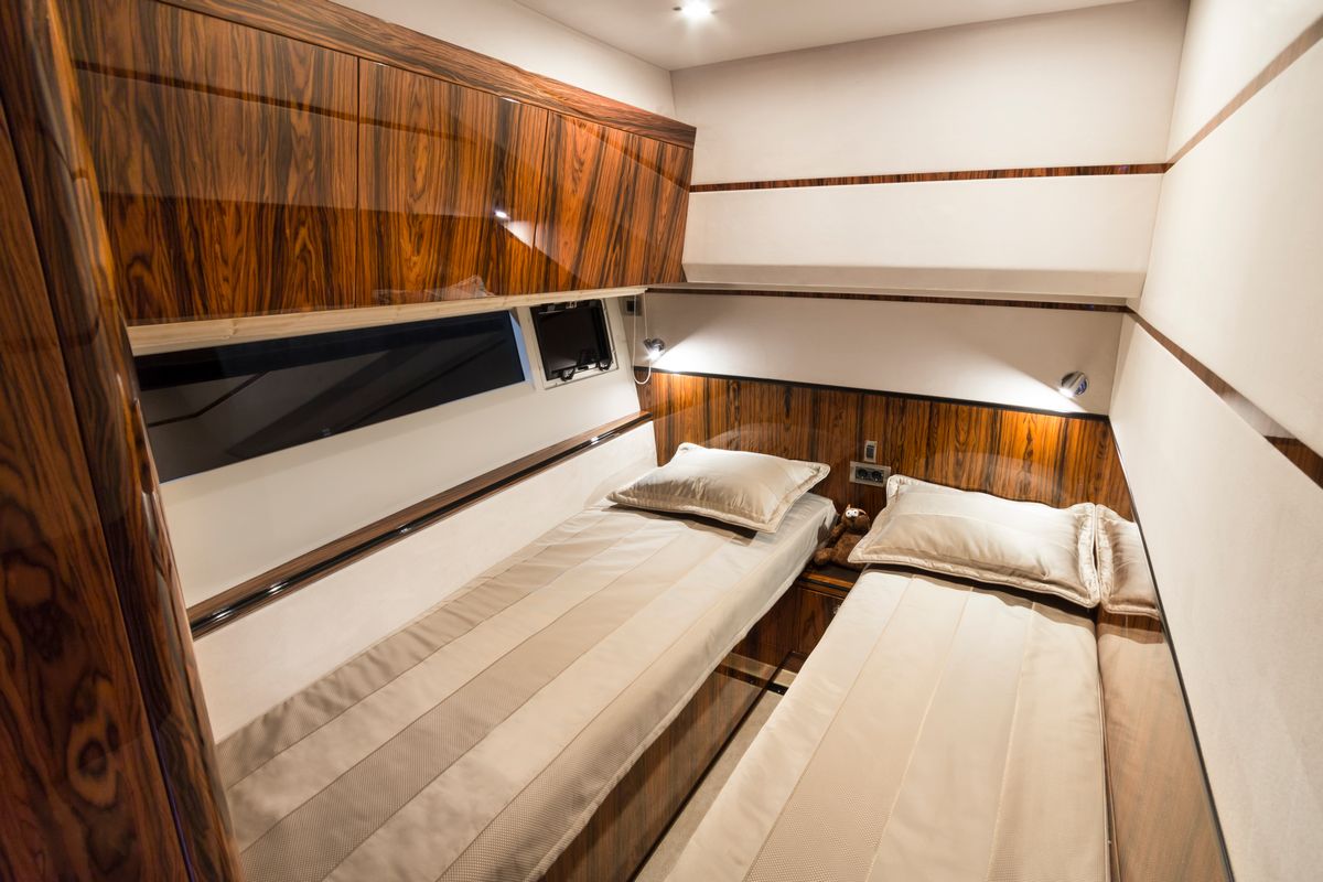 GALEON 550 FLY yacht
