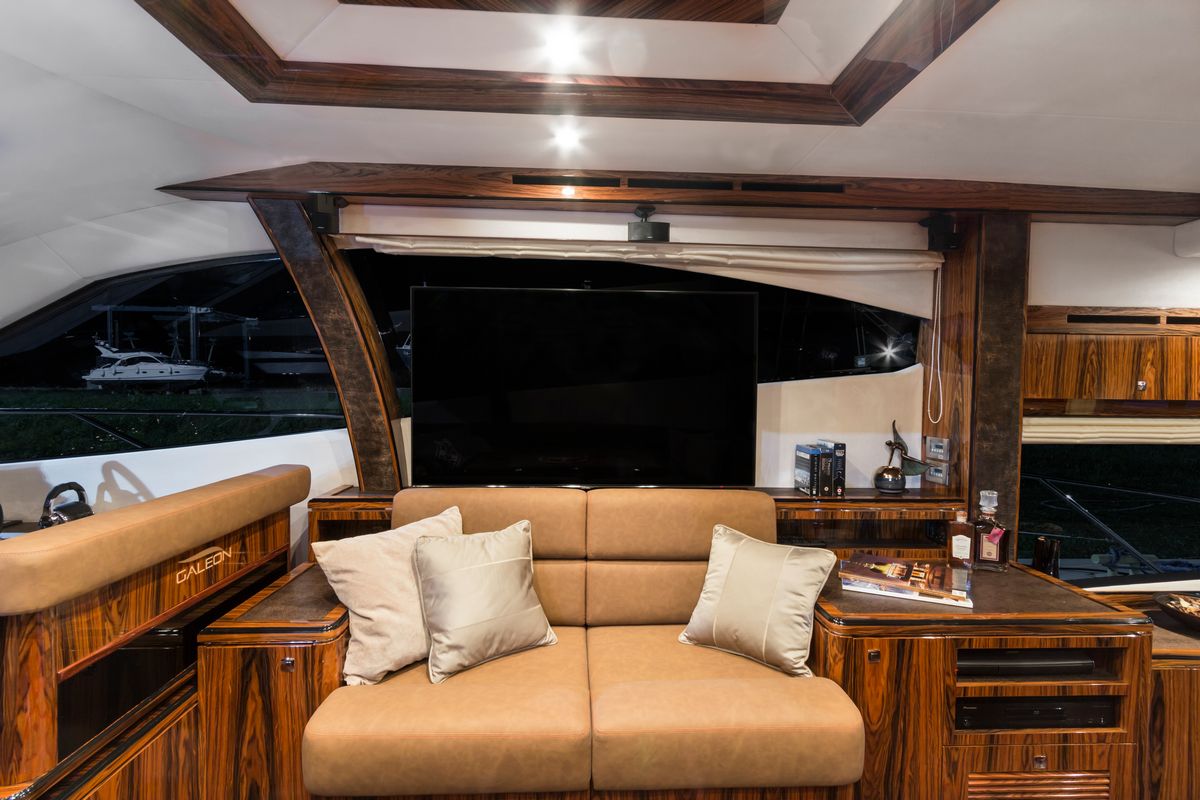 GALEON 550 FLY yacht
