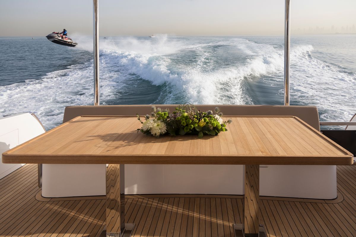 Majesty 62 yacht