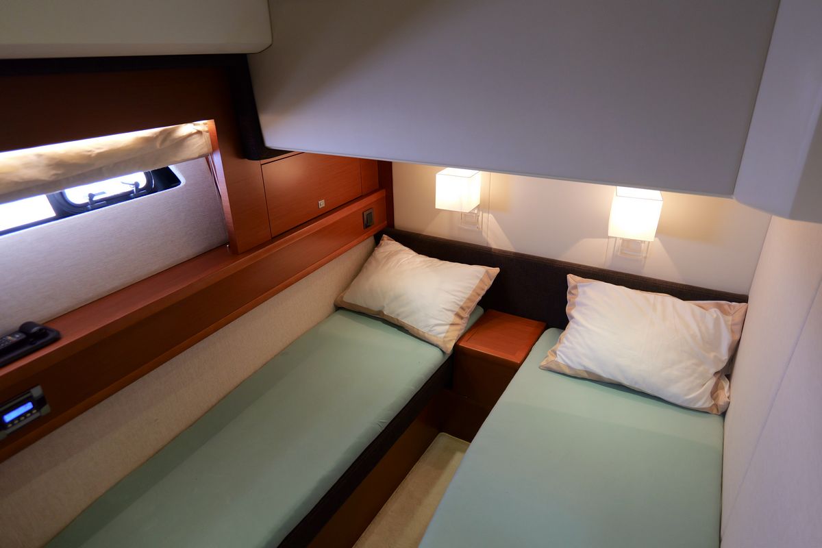 PRESTIGE 620 yacht