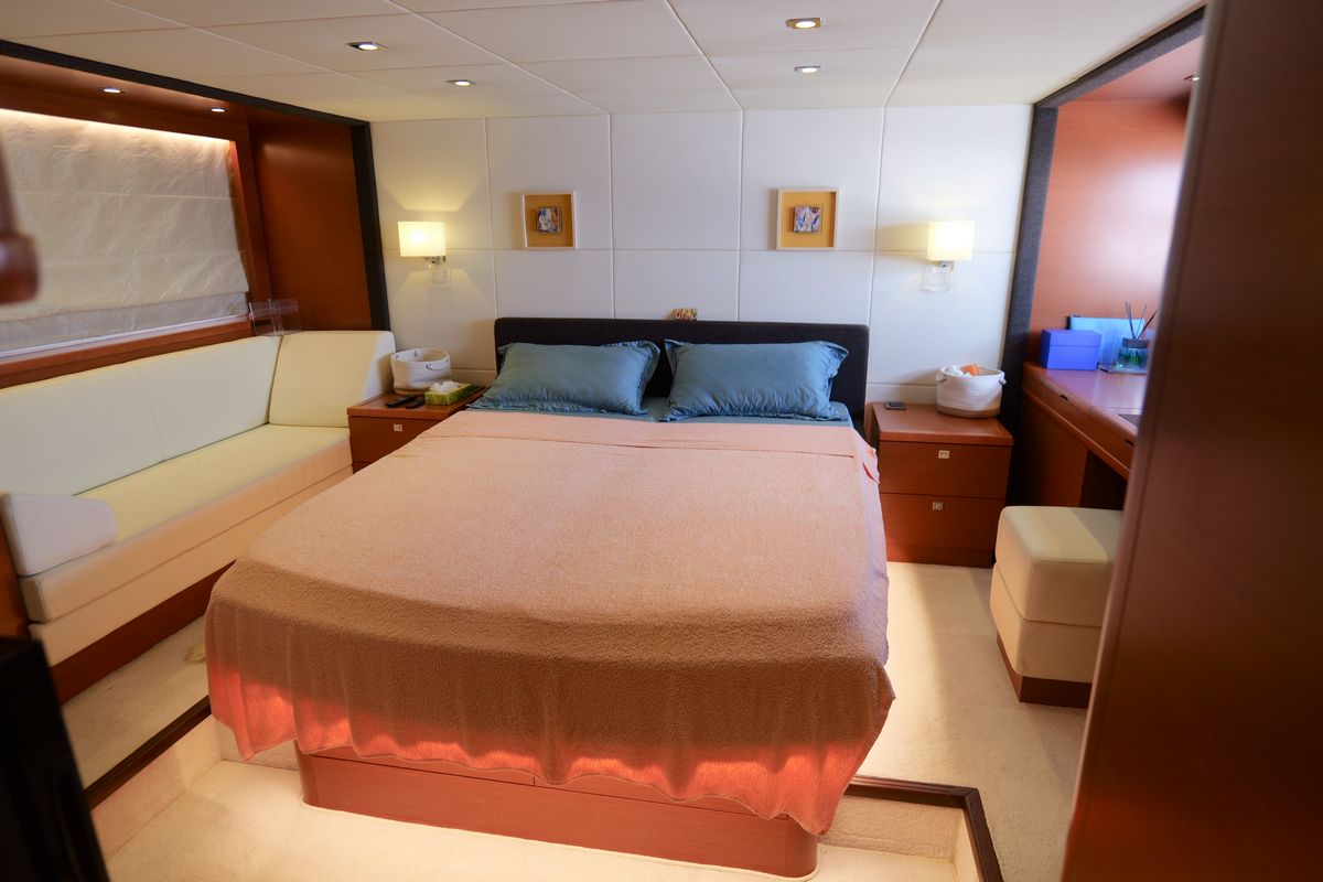 PRESTIGE 620 yacht