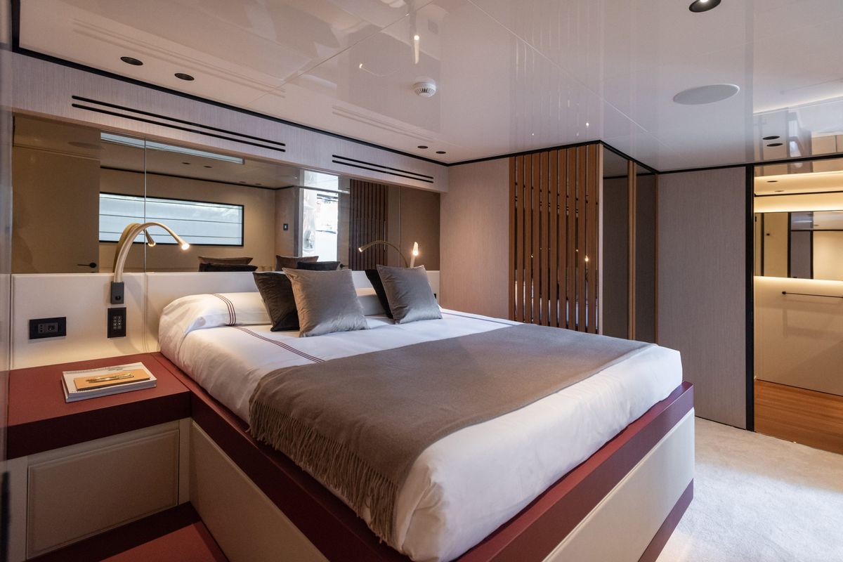 WIDERCAT 92 yacht