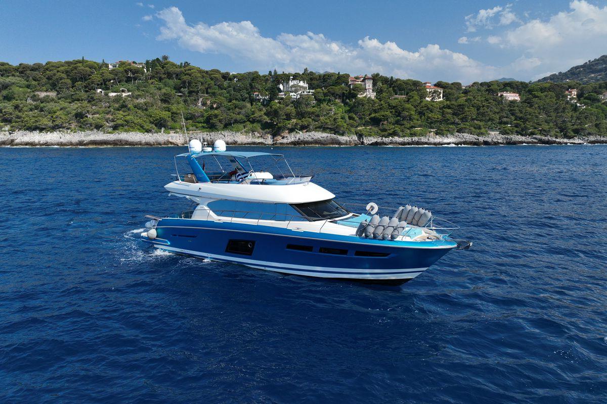 PRESTIGE 620 yacht