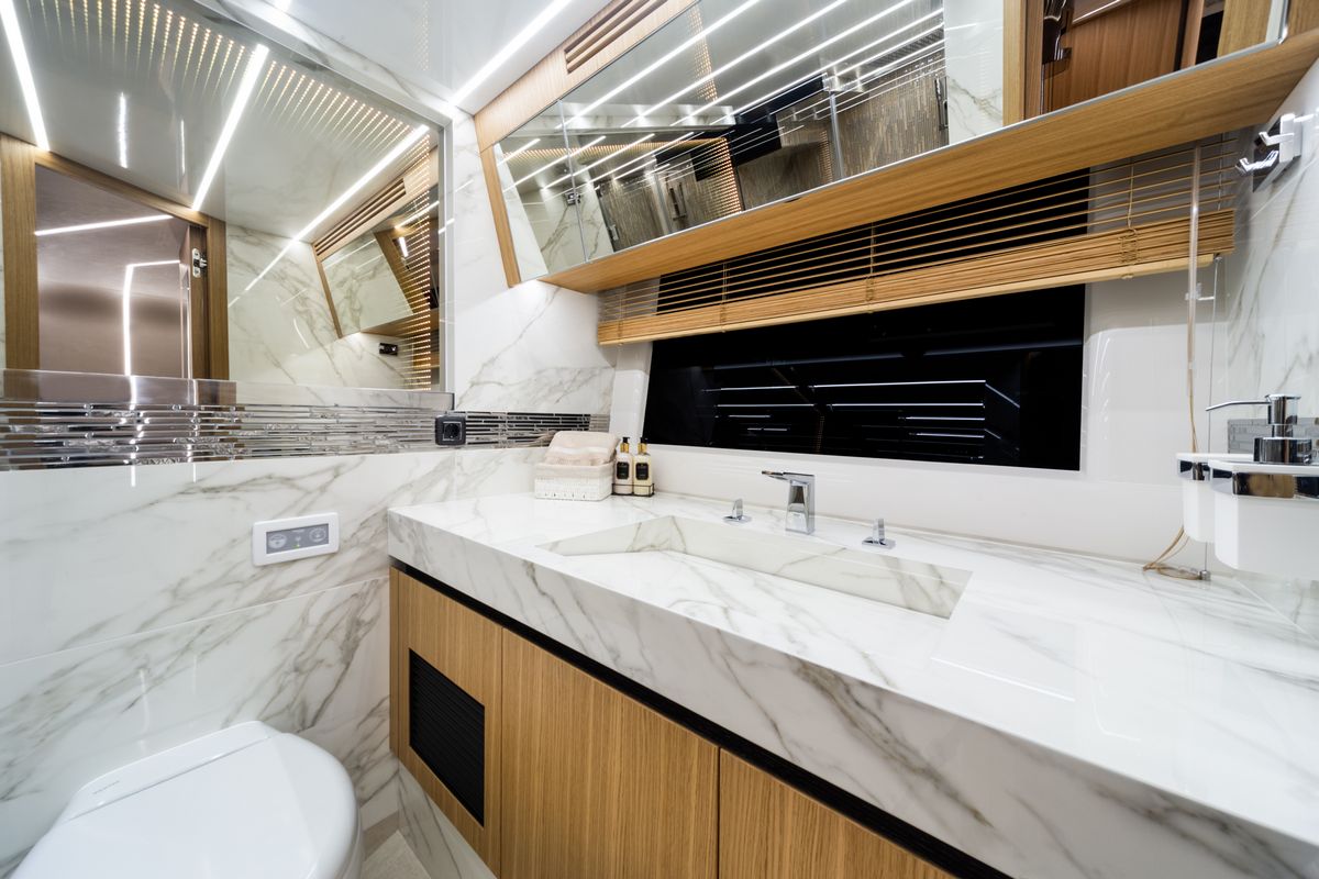 Galeon 680 FLY yacht