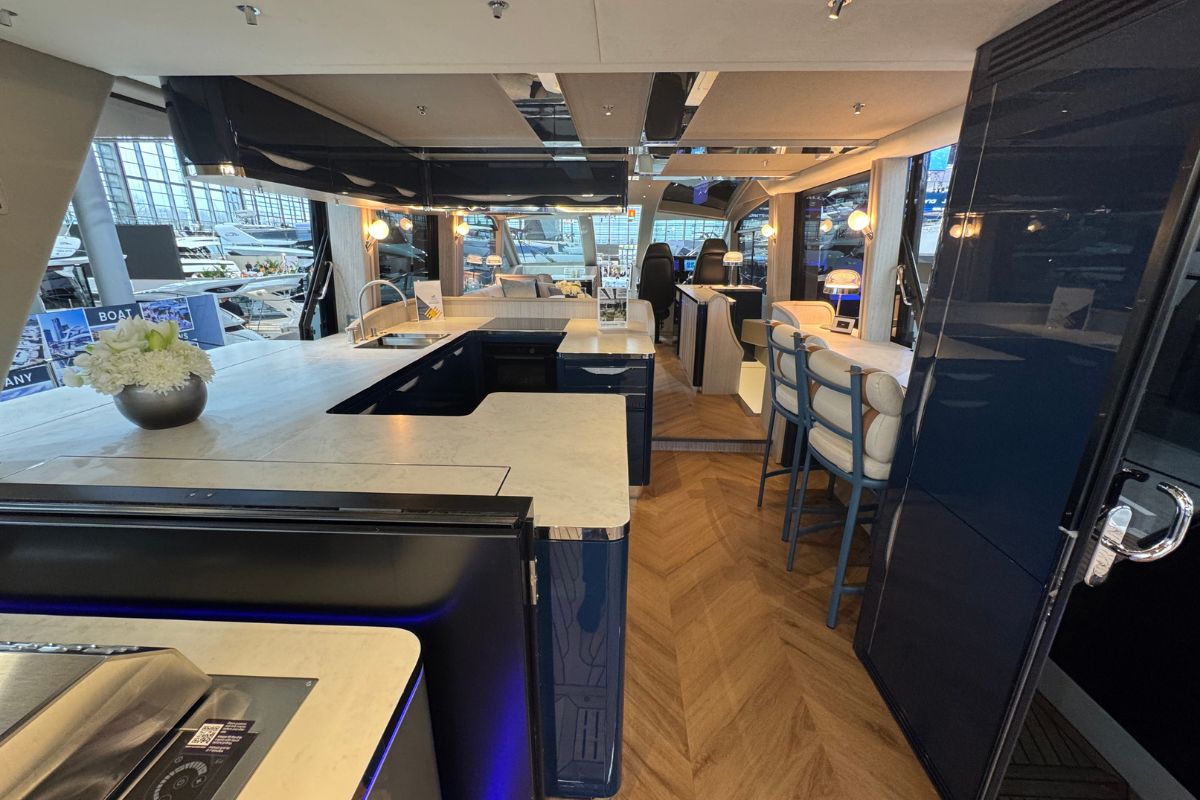 GALEON 640 FLY yacht