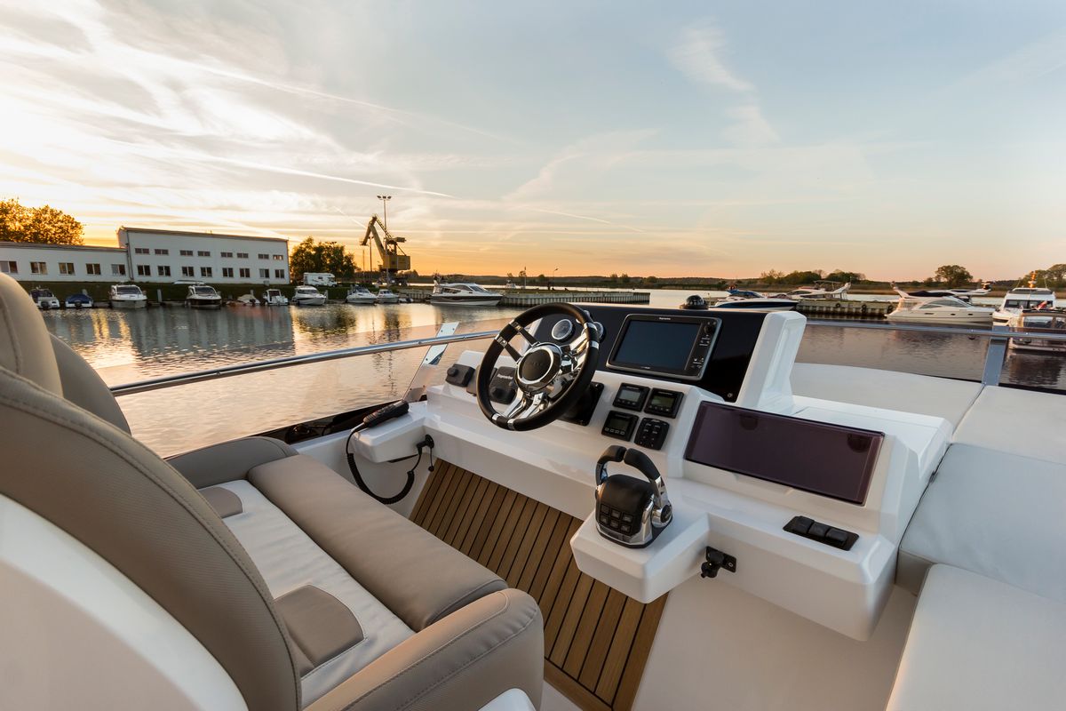 GALEON 550 FLY yacht