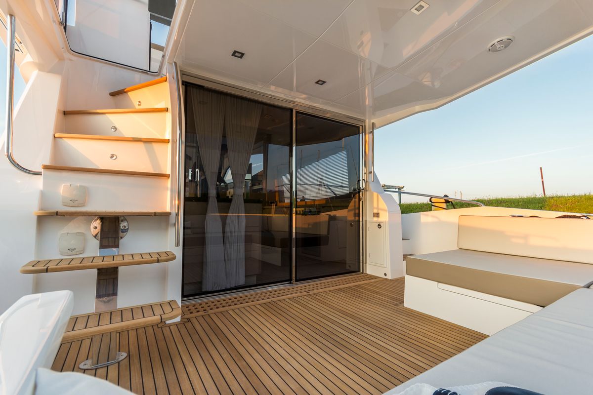 GALEON 550 FLY yacht