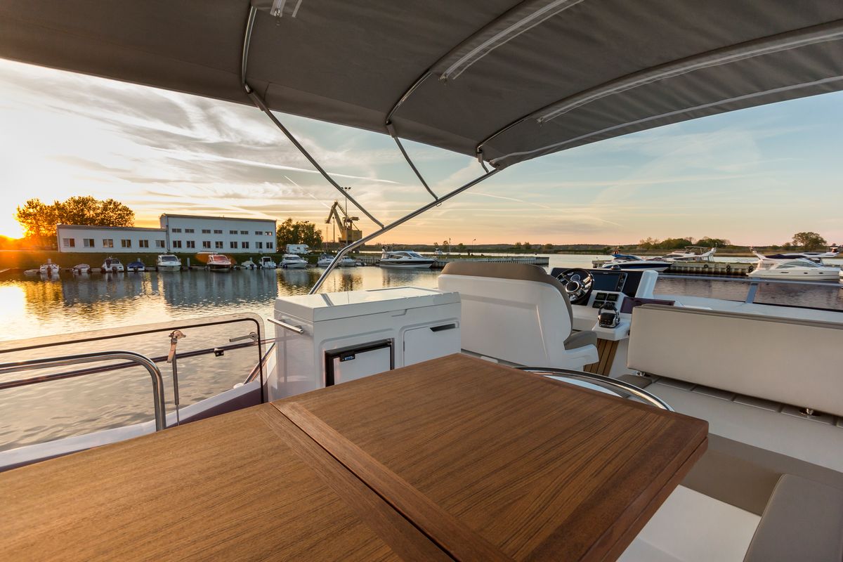 GALEON 550 FLY yacht
