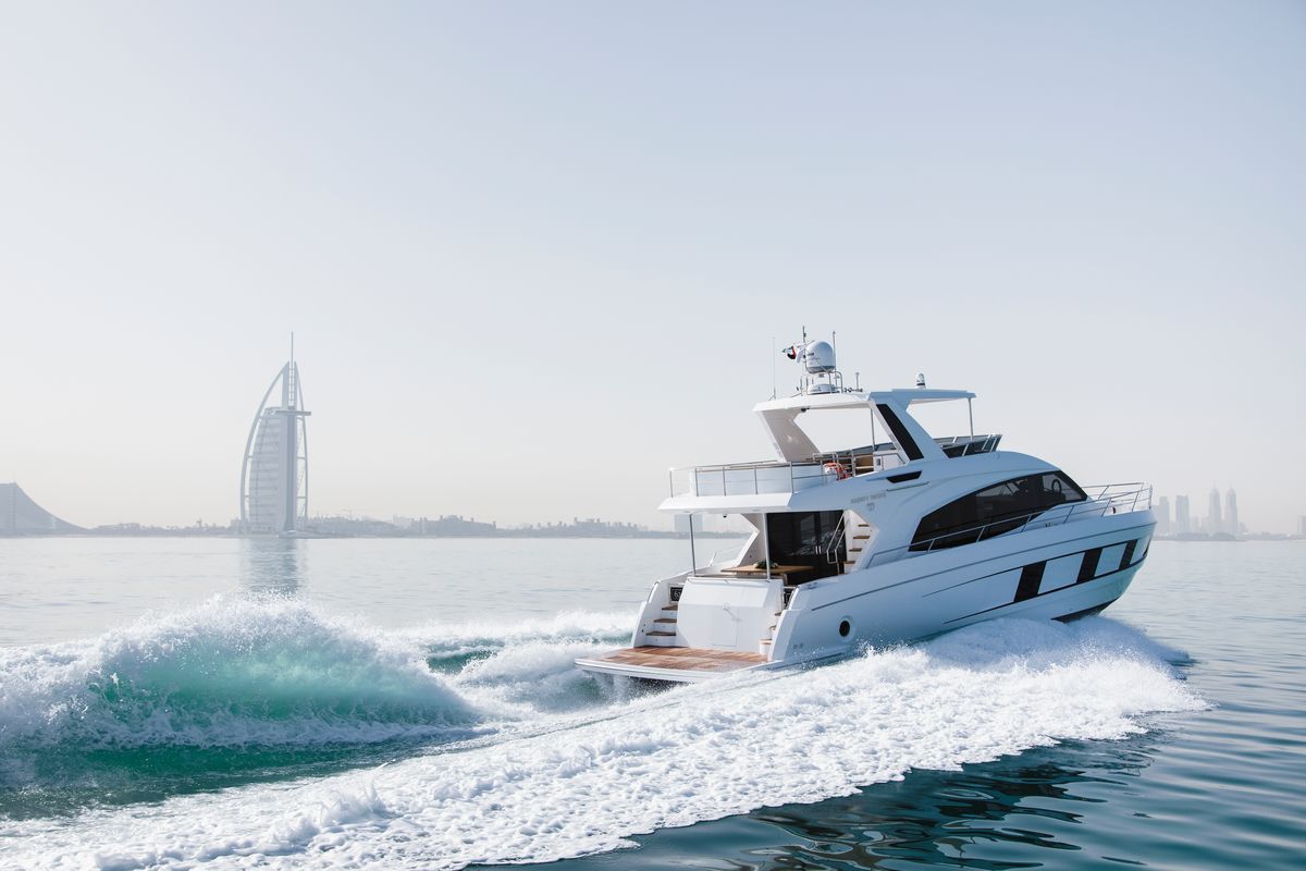 Majesty 62 yacht