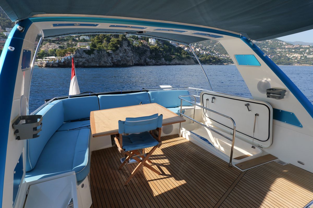 PRESTIGE 620 yacht