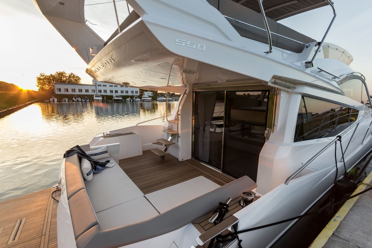 GALEON 550 FLY yacht