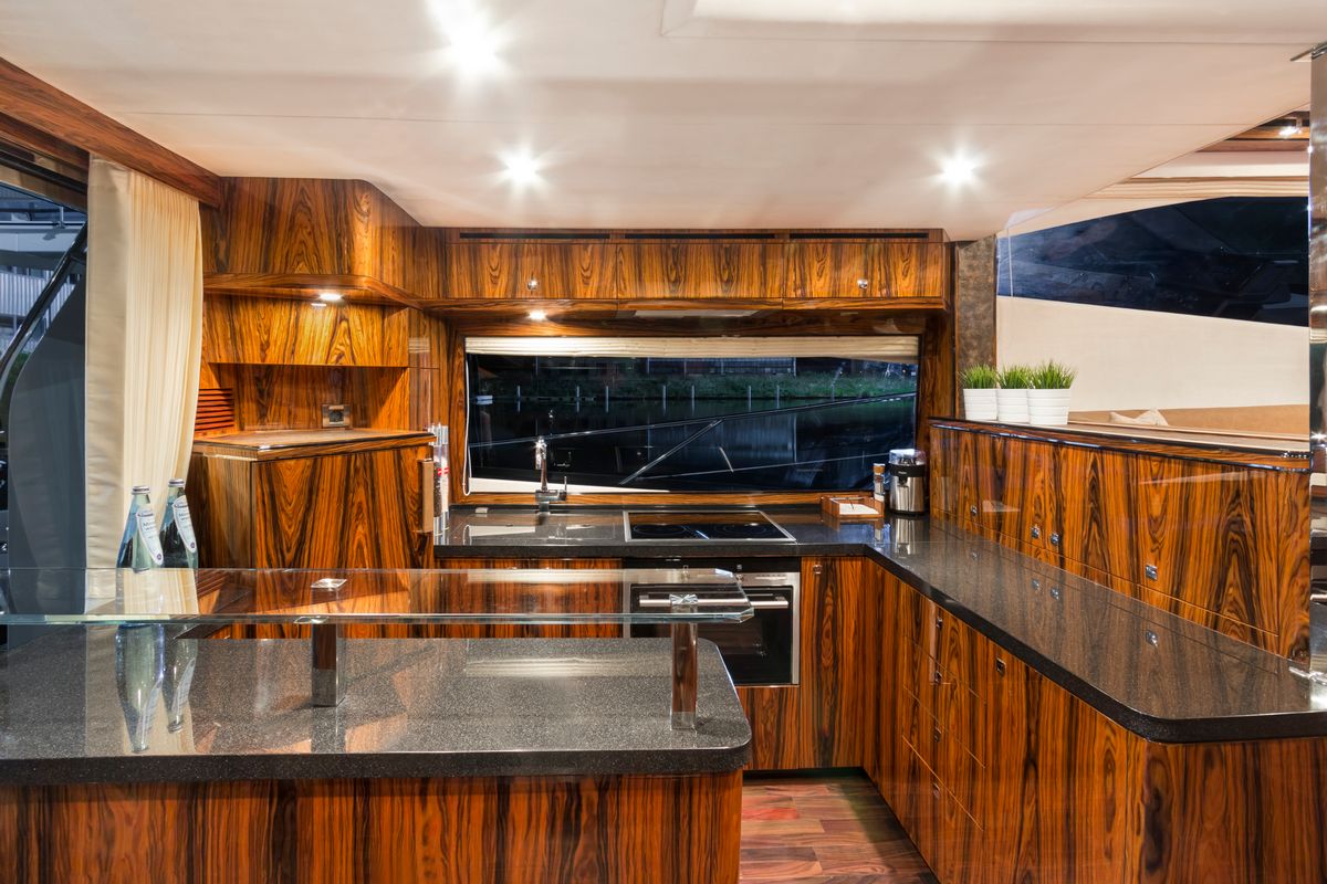 GALEON 550 FLY yacht