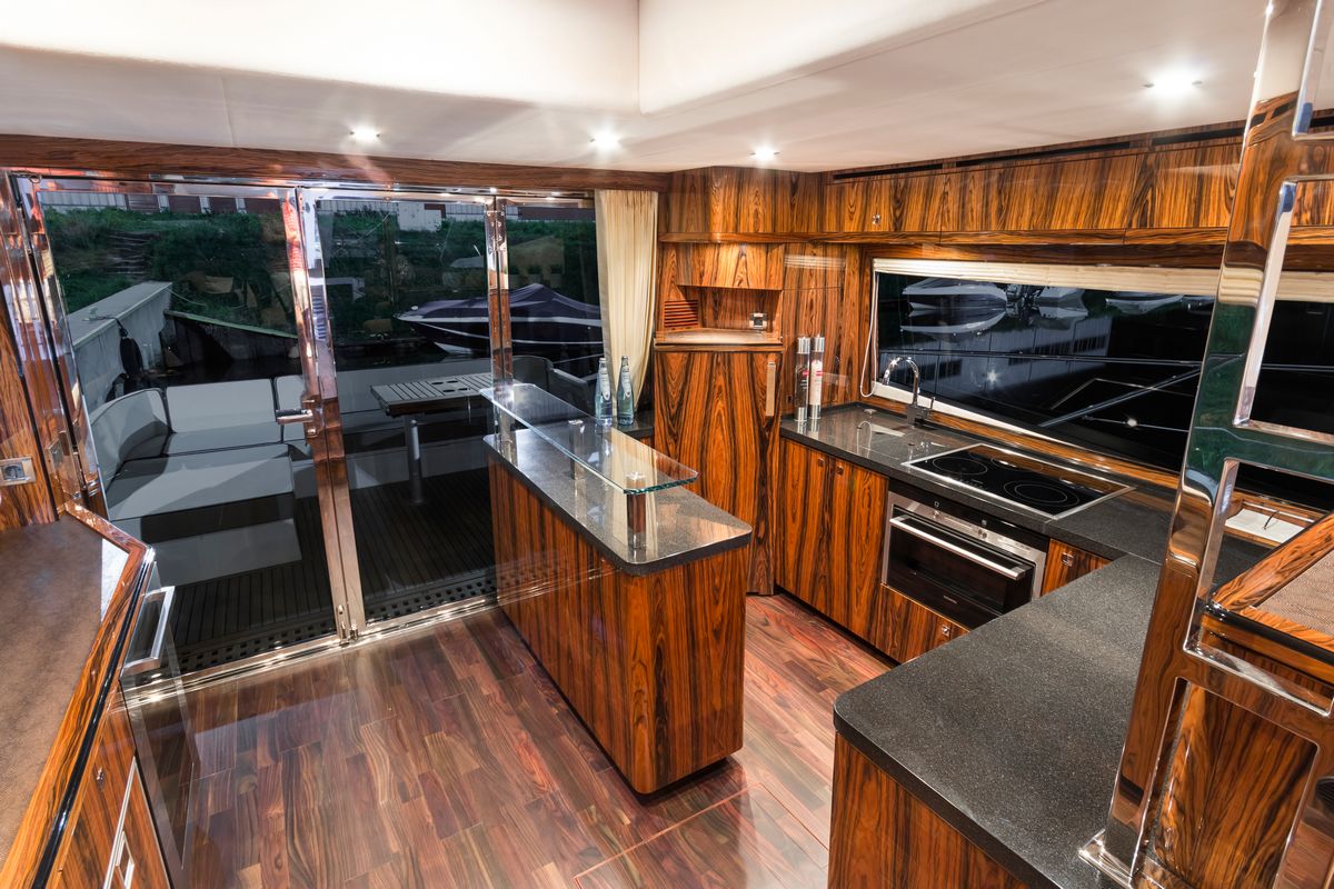 GALEON 550 FLY yacht