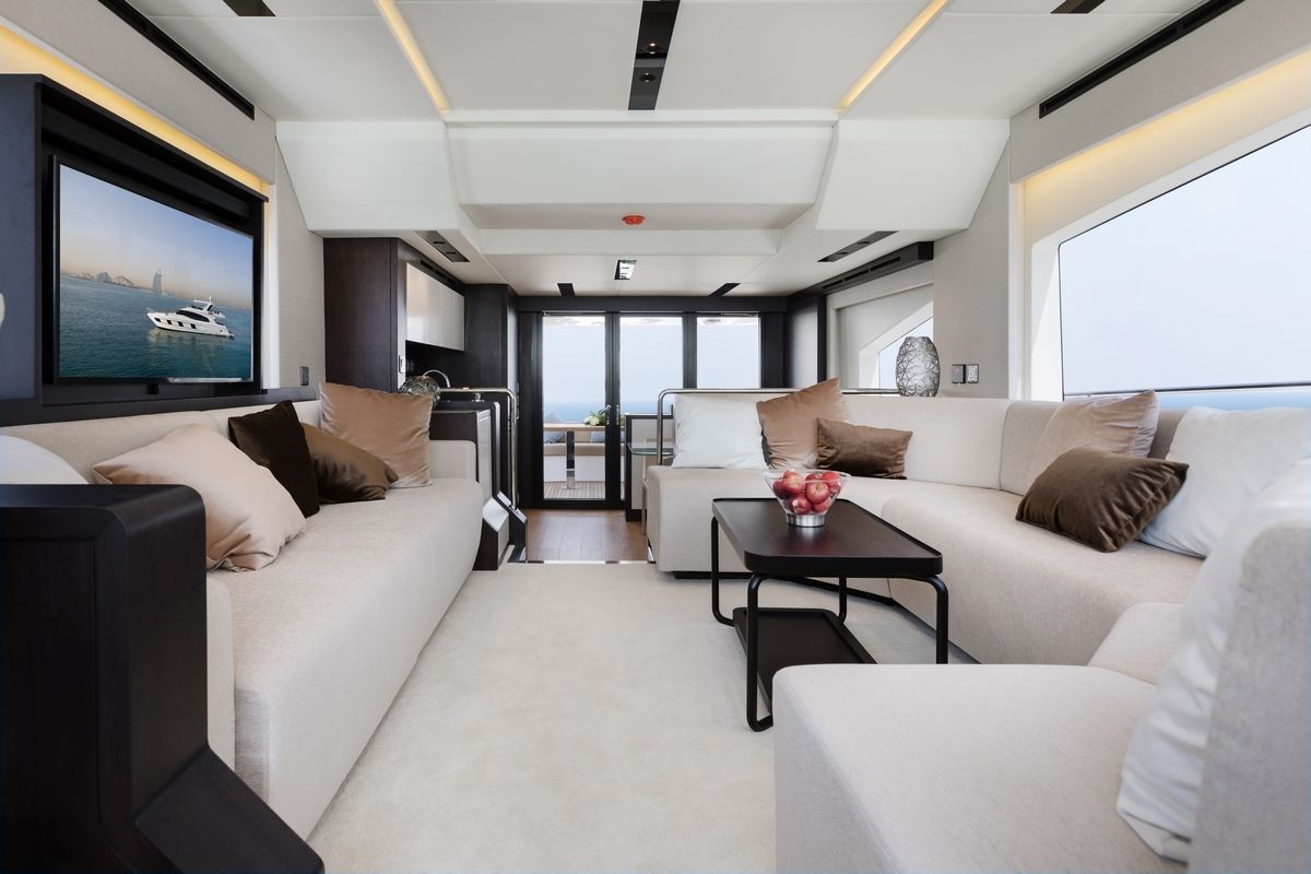 Majesty 62 yacht