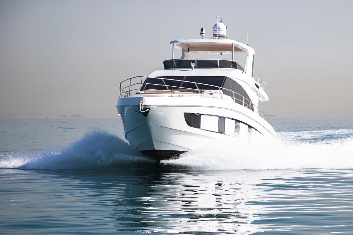 Majesty 62 yacht
