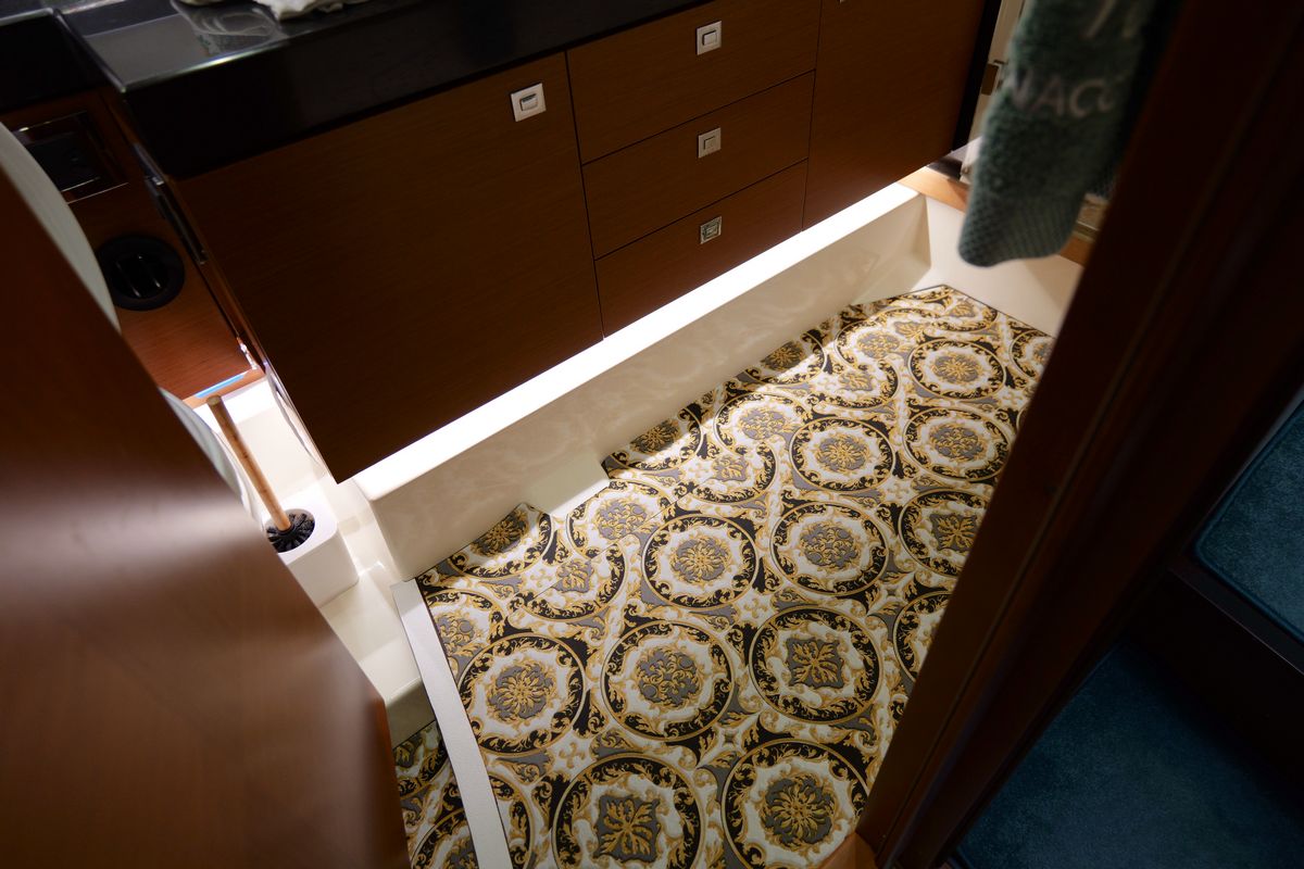 PRESTIGE 620 yacht