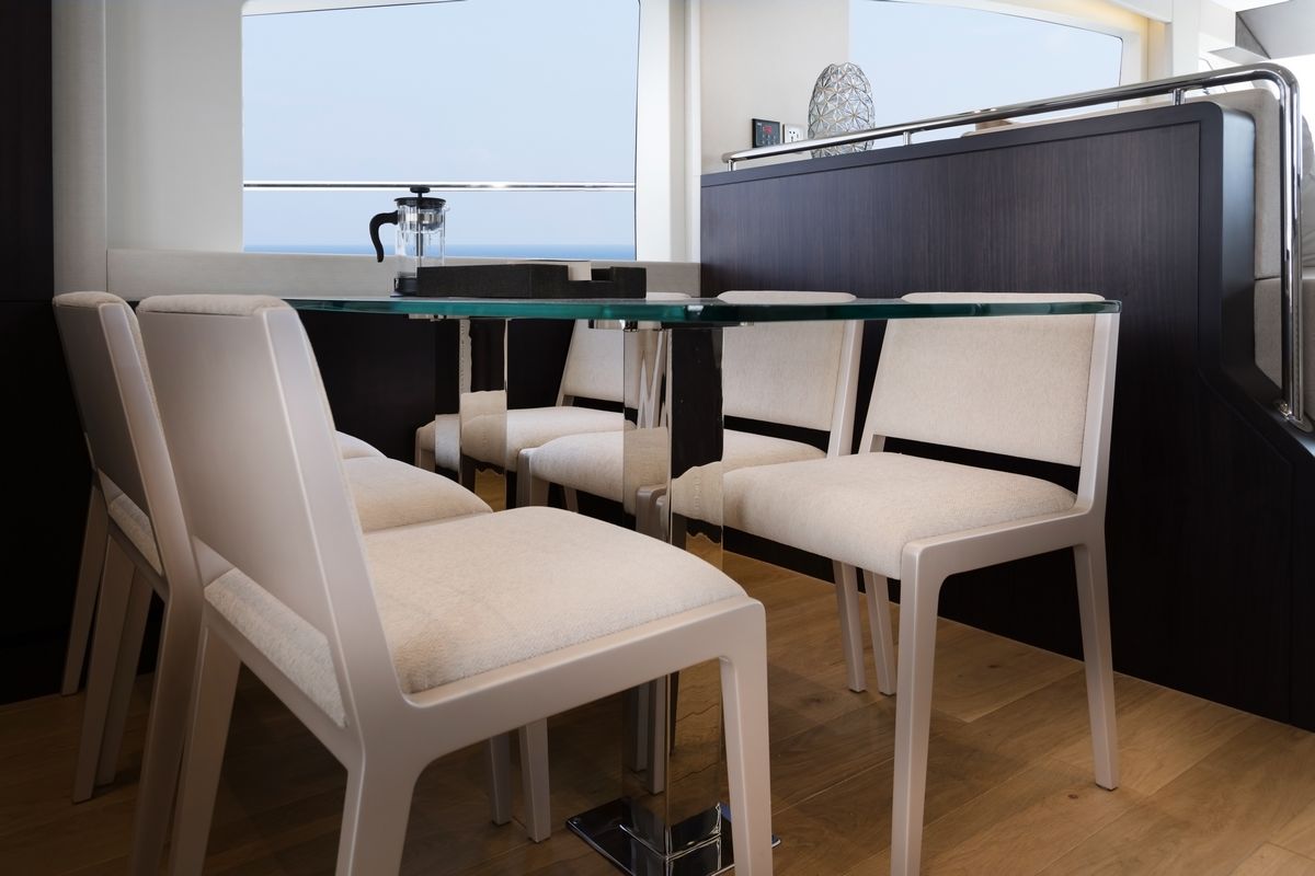 Majesty 62 yacht