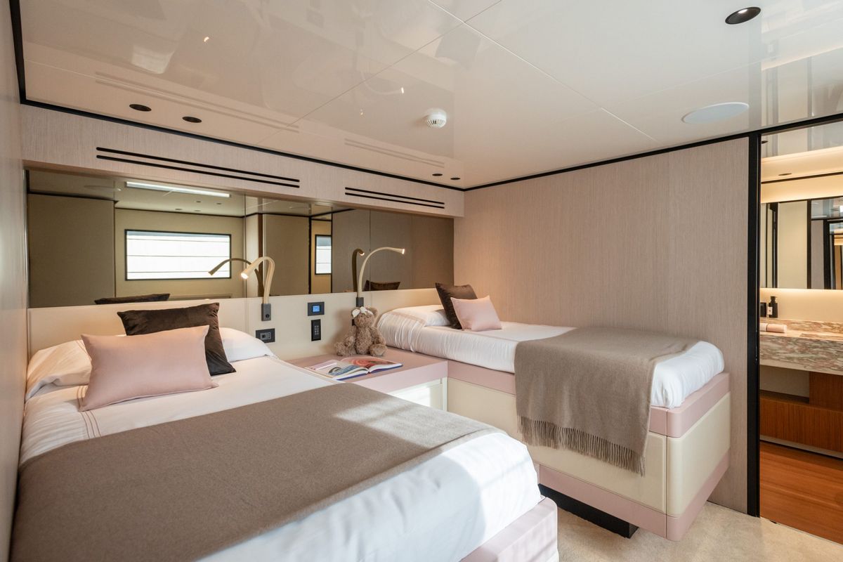 WIDERCAT 92 yacht